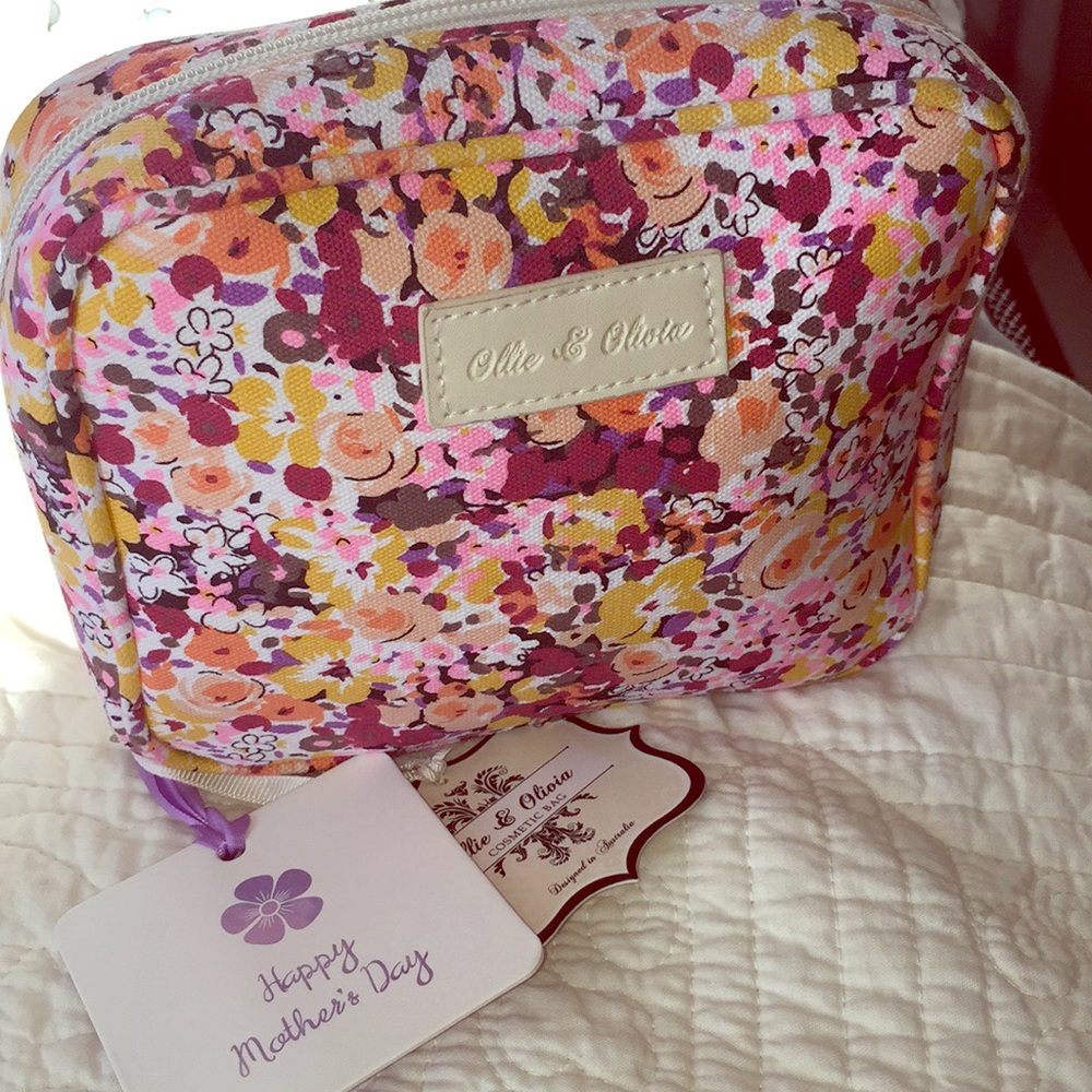 Ollie & Olivia Cosmetic bag filled with samples